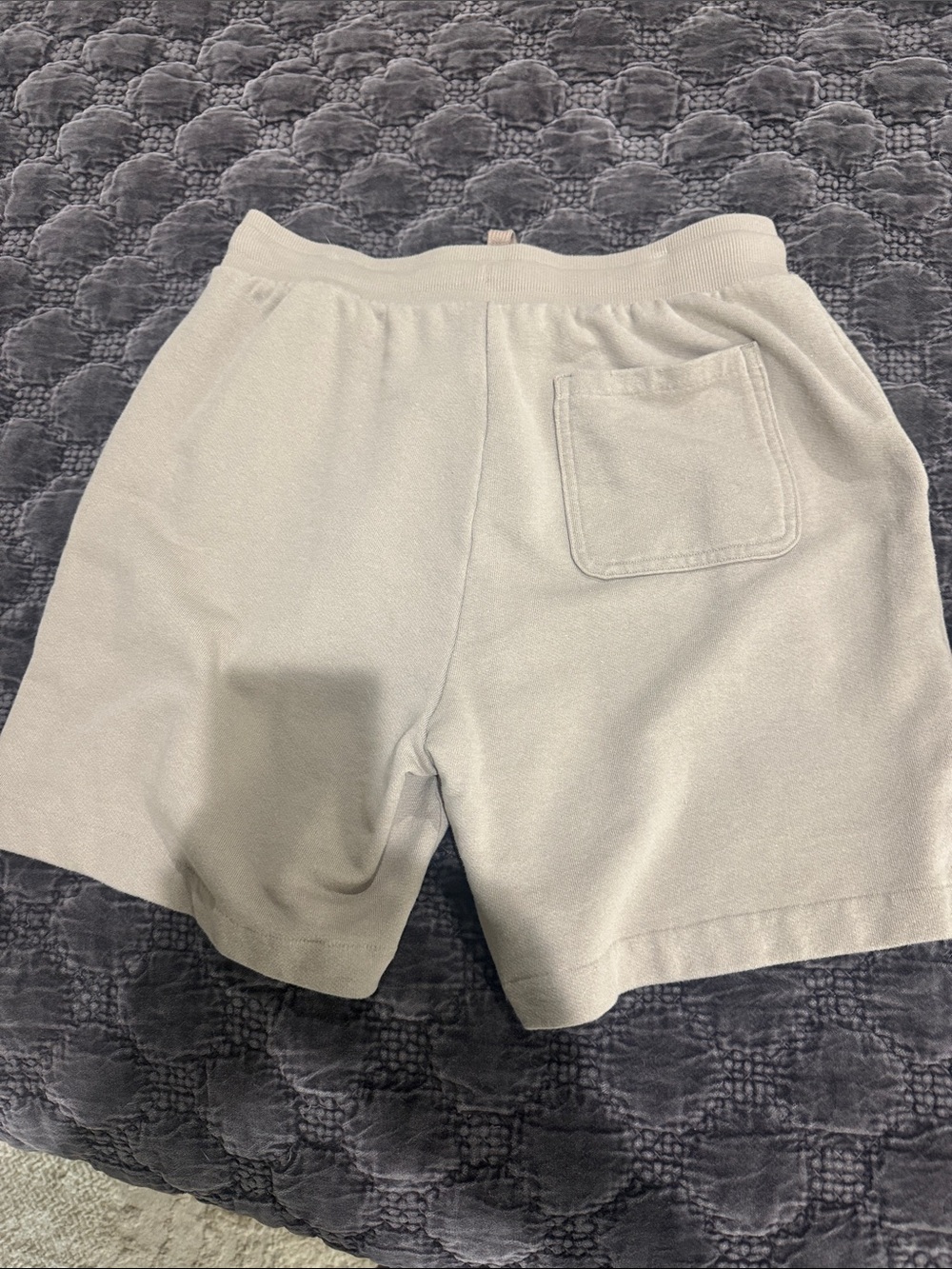 ALO Yoga Women’s Athletic Shorts and sweatshirt in Taupe - Picture 4 of 6